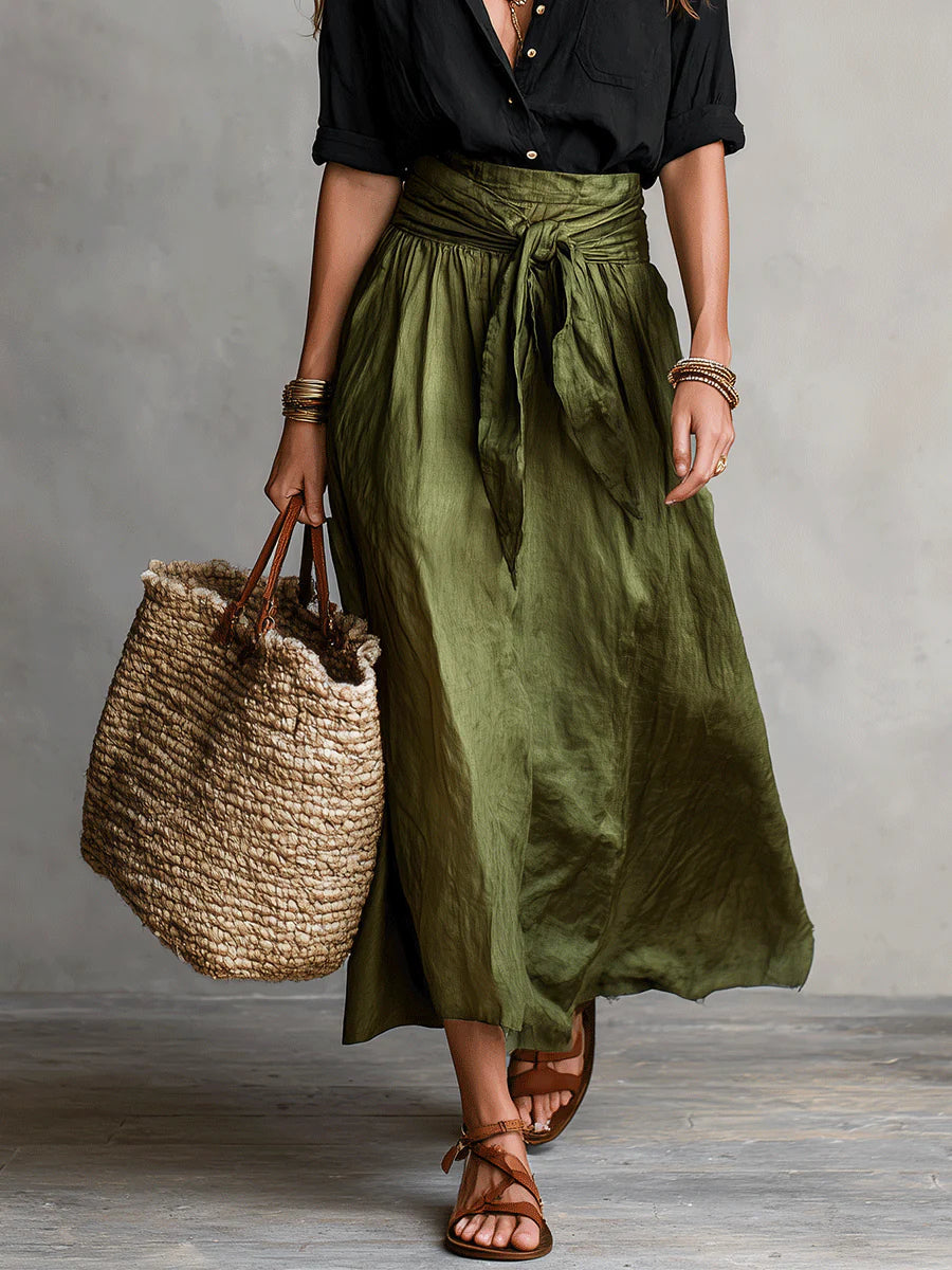 Vera | Conjunto de dos piezas: parte superior negra y falda midi verde oliva