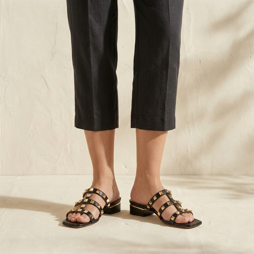 ONNA | Sandalia con tachuelas